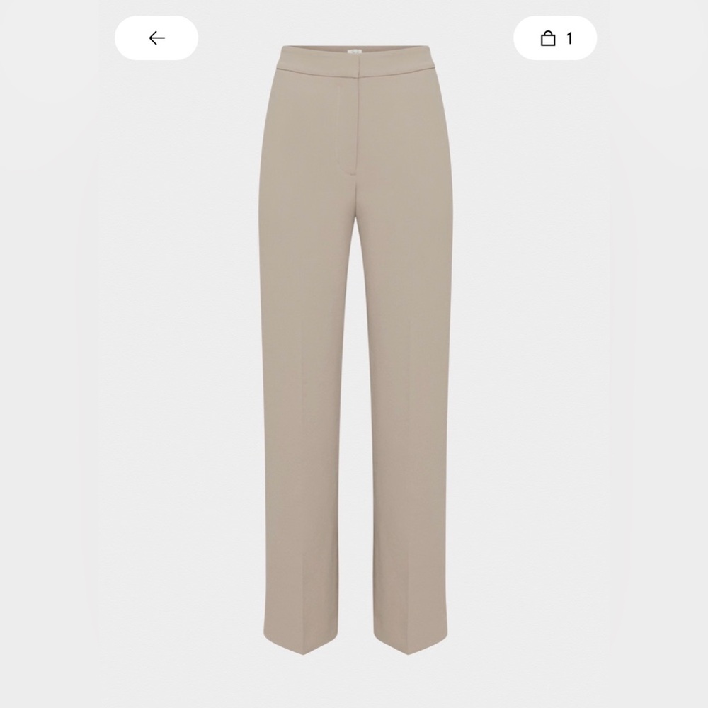 Aritzia NWT crepe limitless pant
Never worn, size 4 short in Nomad Taupe